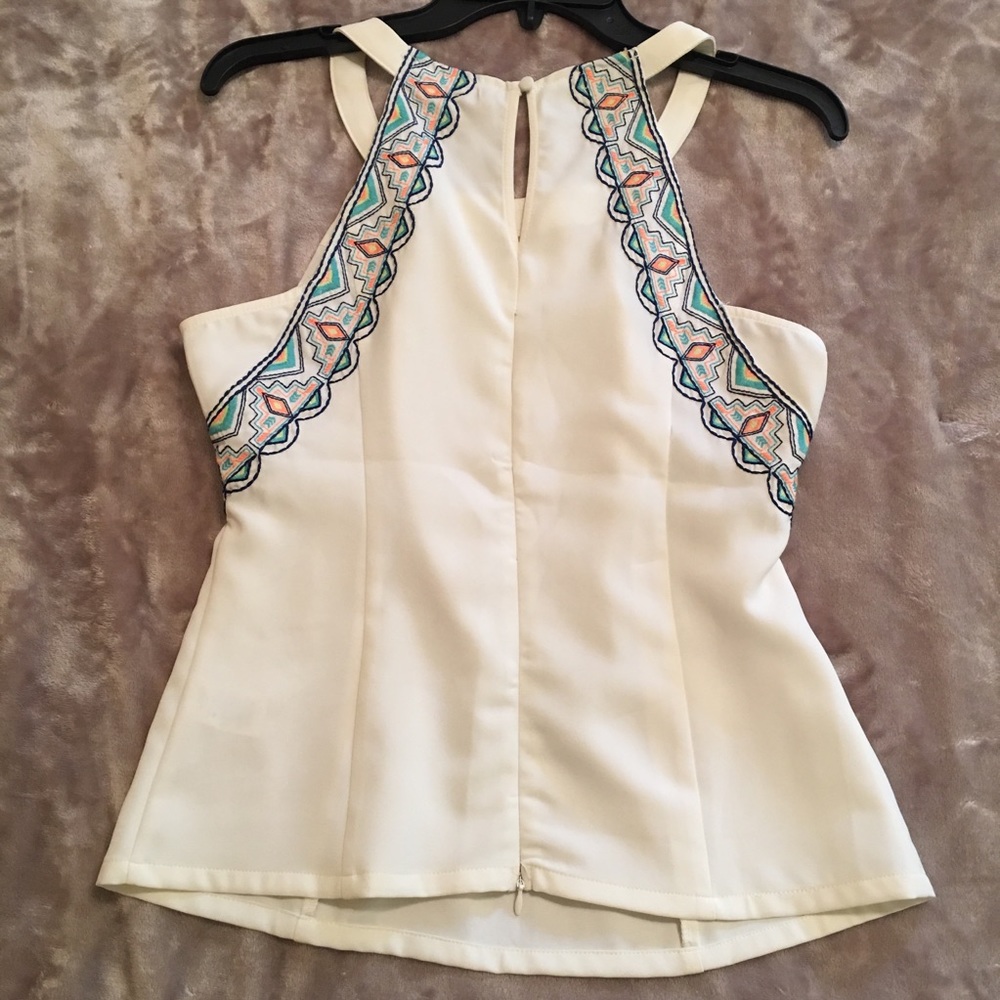 Lulumari sleeveless round halter embroidered neck